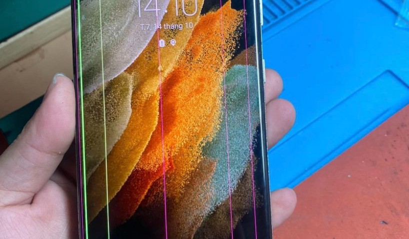 Sửa màn hình Samsung S21 Ultra bị sọc xanh giá bao nhiêu tiền ?